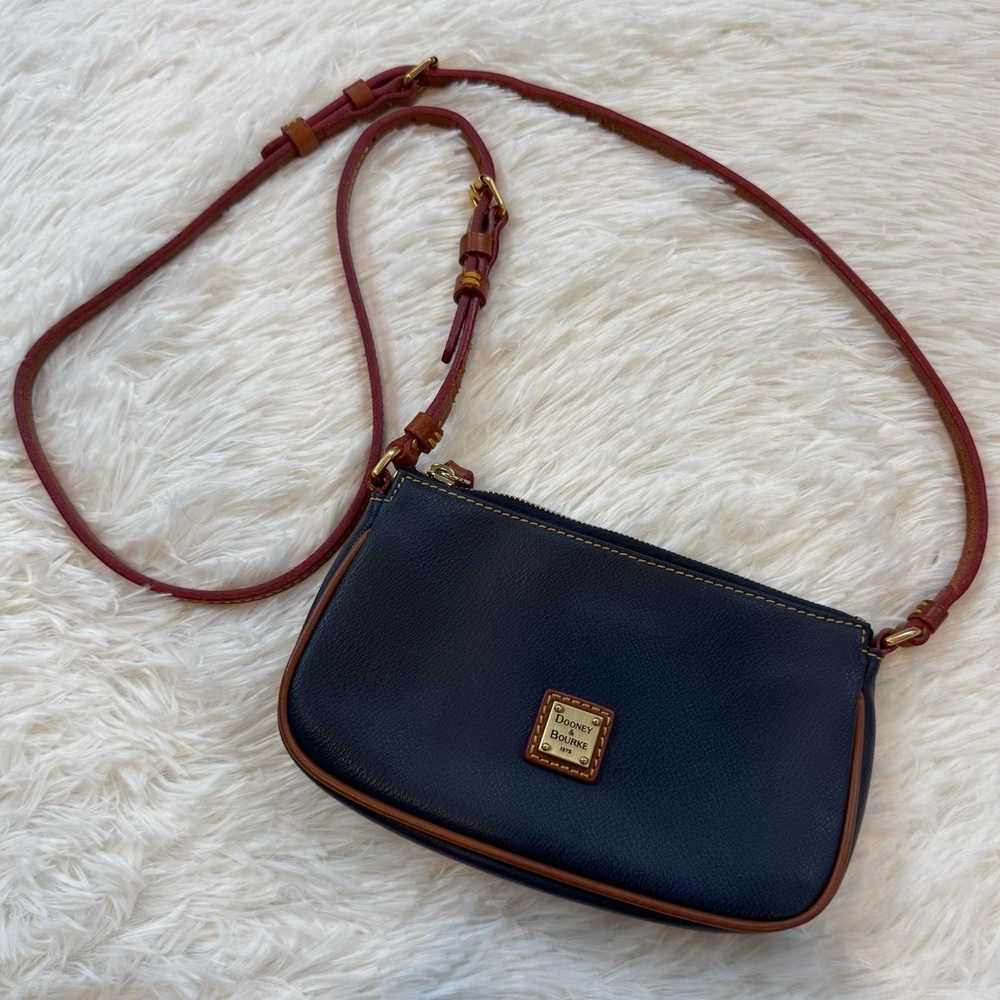Dooney & Bourke Pebble Grain Lexi Crossbody in navy EUC